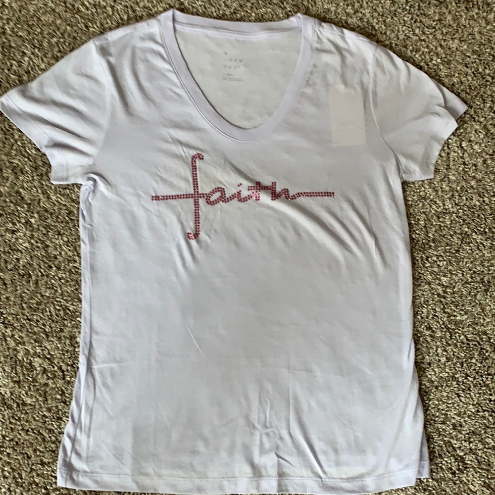 Light purple tee w/ “faith” rhinestone decor ✨